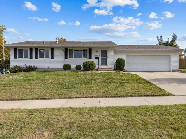 2285 27th St, Marion, IA 52302