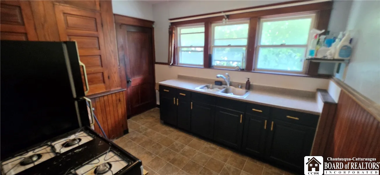 2 bed, 1.0 bath, 2683 sqft, $1,200 — Photo 4