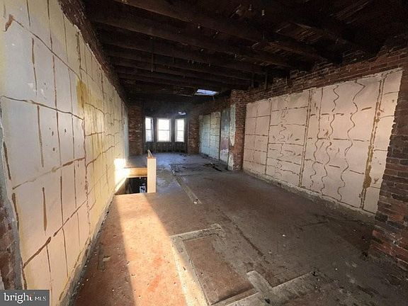 4th image of 5436 Whitby Ave
