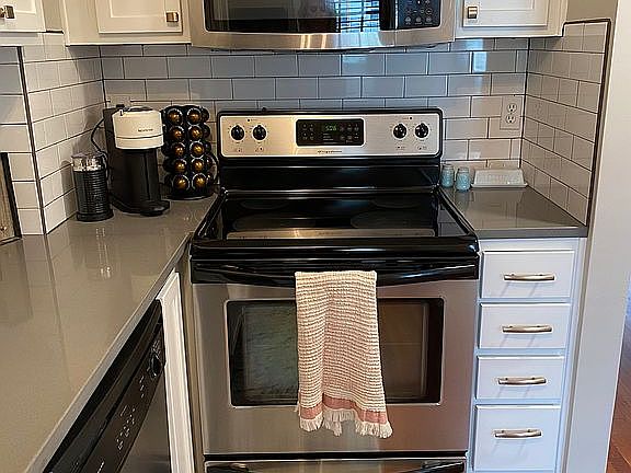 4th image of 4510 Broadway APT 2S
