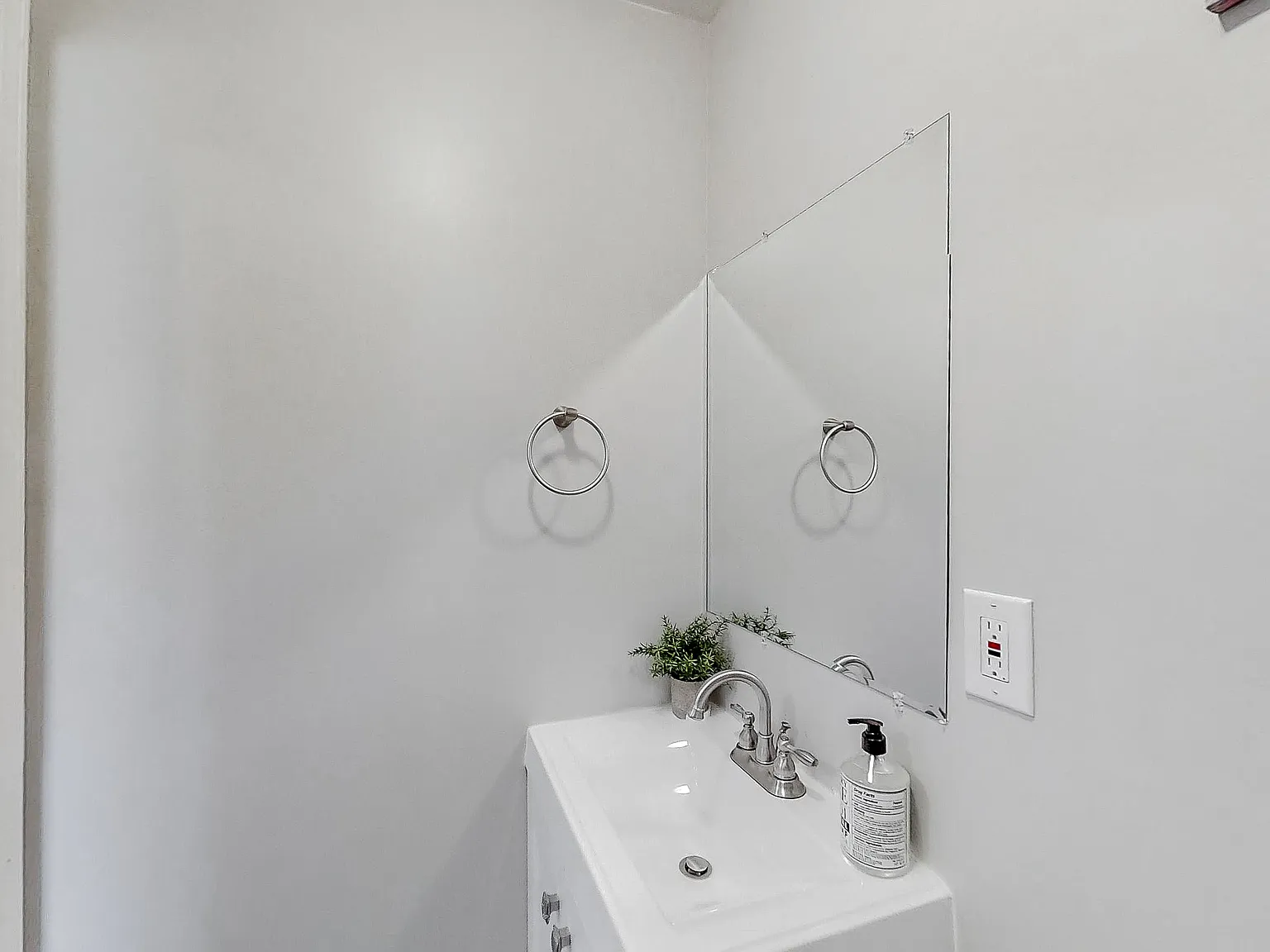 4 bed, 3.0 bath, 1750 sqft, $897 — Photo 3