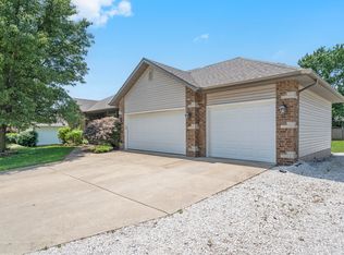 709 Berry Ln, Willard, MO 65781
