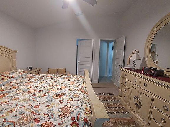 5th image of 4466 Manila Ave