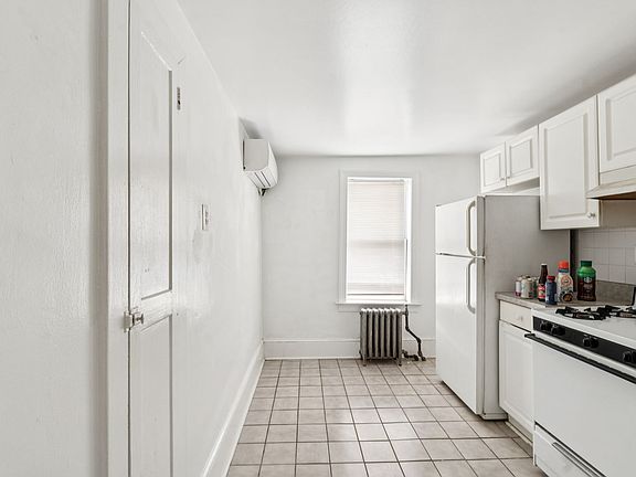 4th image of 4133 Ridge Ave #3