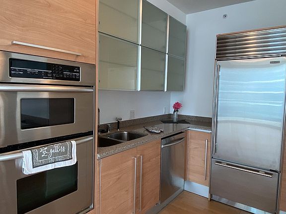 4th image of 218 SE 14th St APT 2102