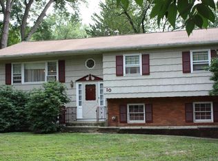 10 Hedge Row, Congers, NY 10920