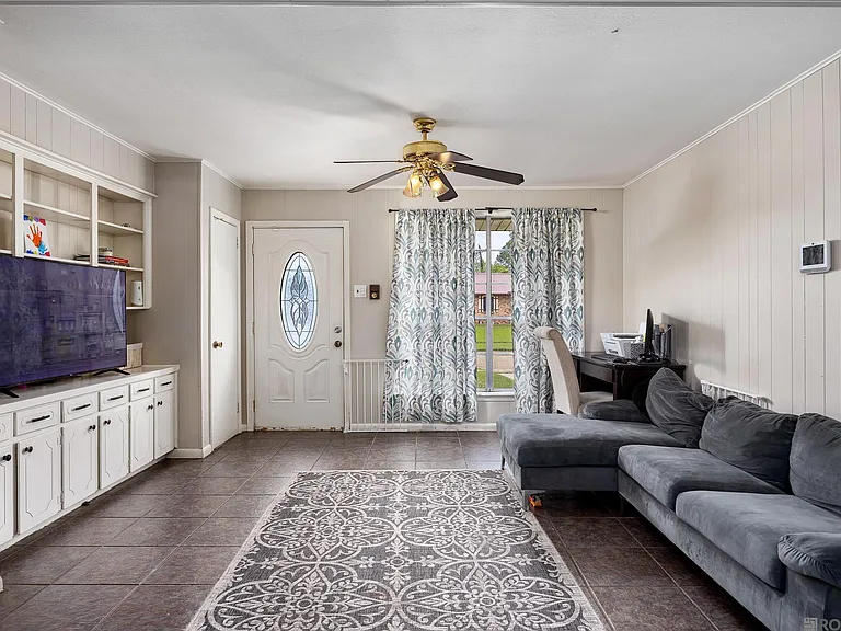 7944 Santa Barbara Dr — Photo 2