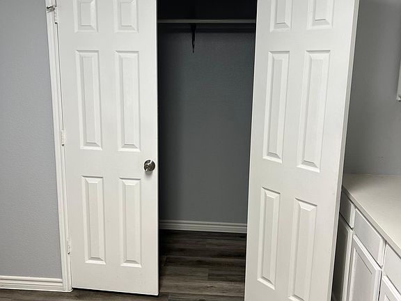 2nd image of 3616 Villa Pl