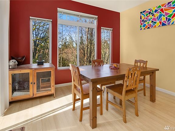 4th image of 6671 SE Cougar Mountain Way