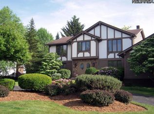 17125 N Brook Trl, Chagrin Falls, OH 44023