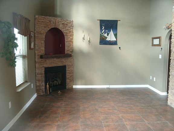 Gas Log Fireplace 