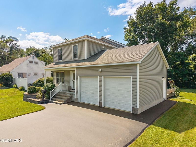 3rd image of 25B Terry Avenue