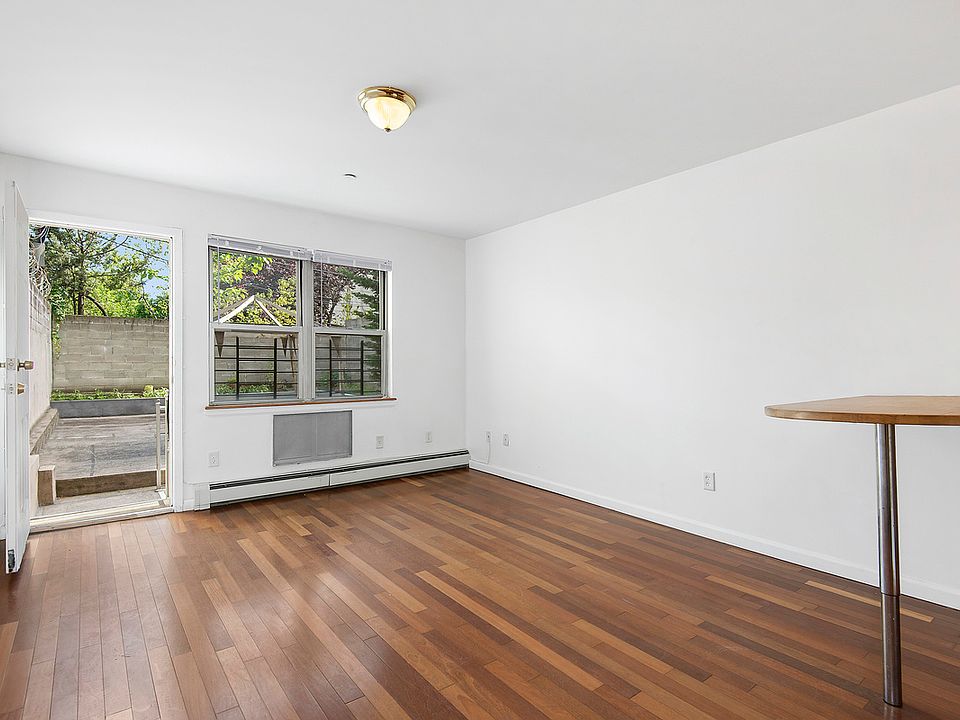1st image of 122 Boerum St APT 1R