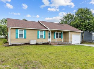 401 Cascade Ct, Hubert, NC 28539