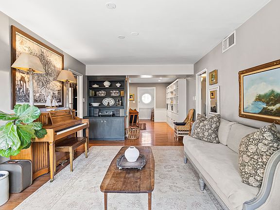 3rd image of 4631 E Pinchot Ave