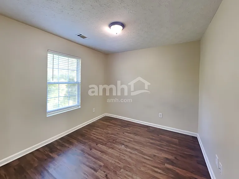 1509 Locomotive Dr NE — Photo 24
