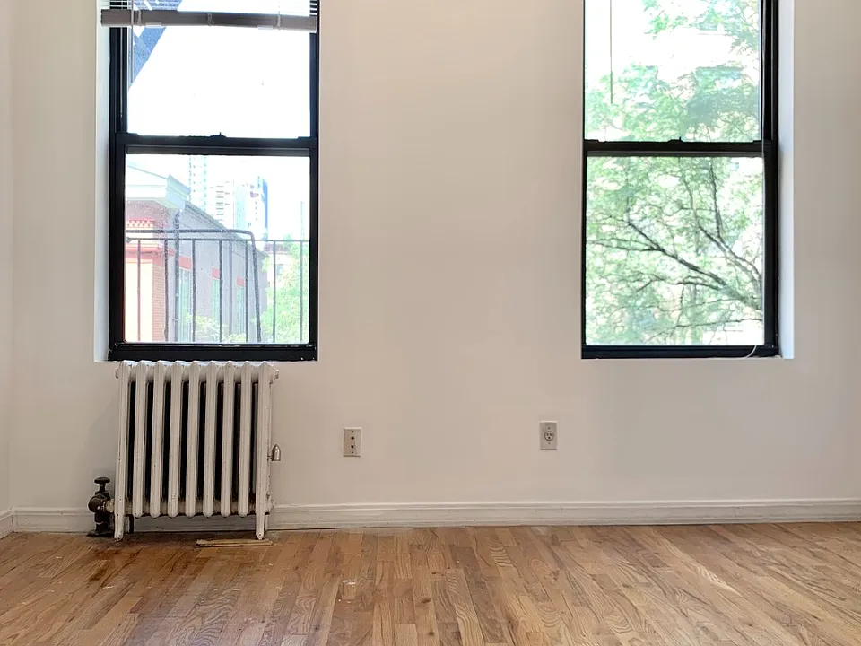 224 E 27th St #3B