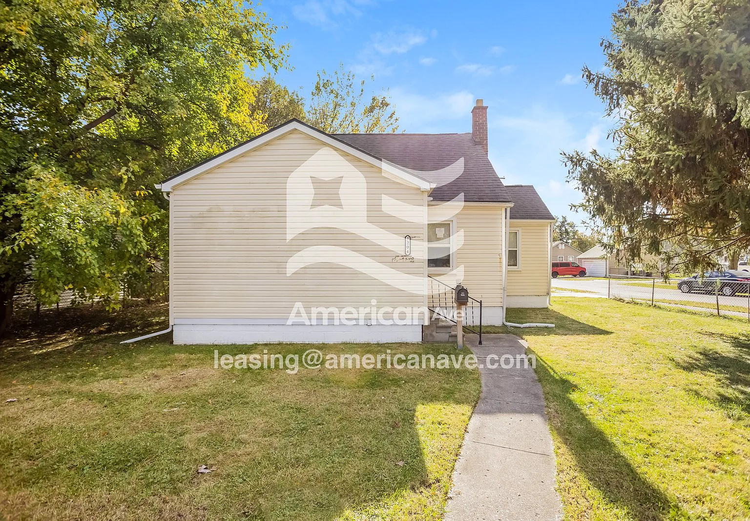 3 bed, 1.0 bath, 1117 sqft, $1,197 — Photo 1