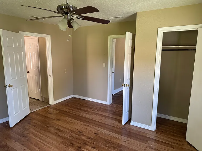 1700 Johnson Dr — Photo 7