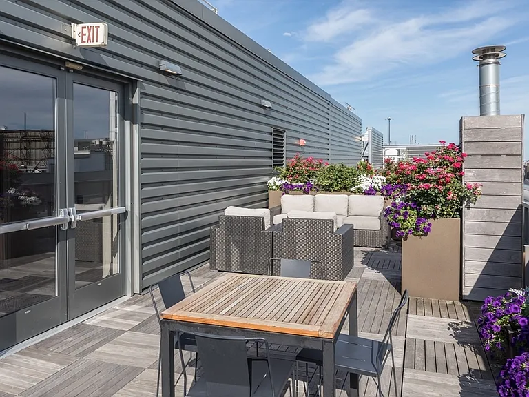 32 Traveler St #Penthouse 8 — Photo 36