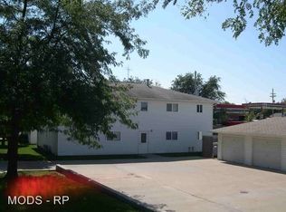 702 Chestnut Dr, Gretna, NE 68028