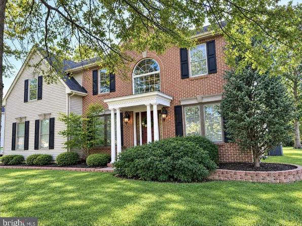 156 Memorial Ln, Mount Laurel, NJ 08054