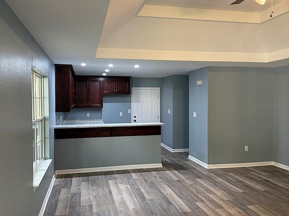 2nd image of 207 McKinley St