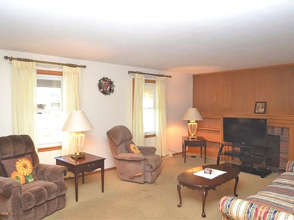 4th image of 361 University Ave