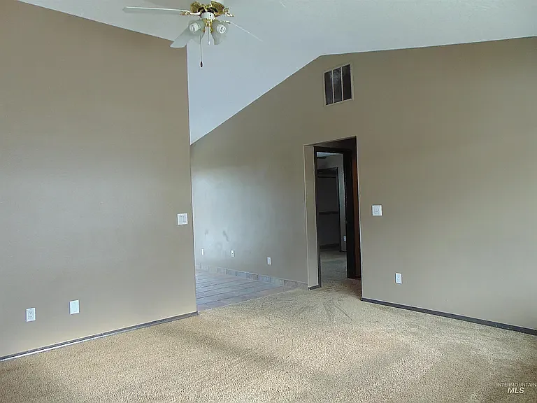 7480 Bay Meadows Dr — Photo 6