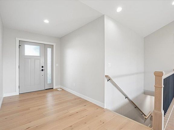 3rd image of 257 Gavin Cir