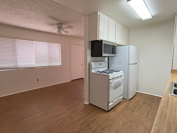 3rd image of 552 Millar Avenue; El Cyn #B