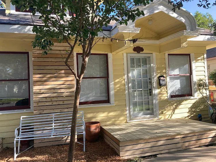 FRONT OF HOUSE