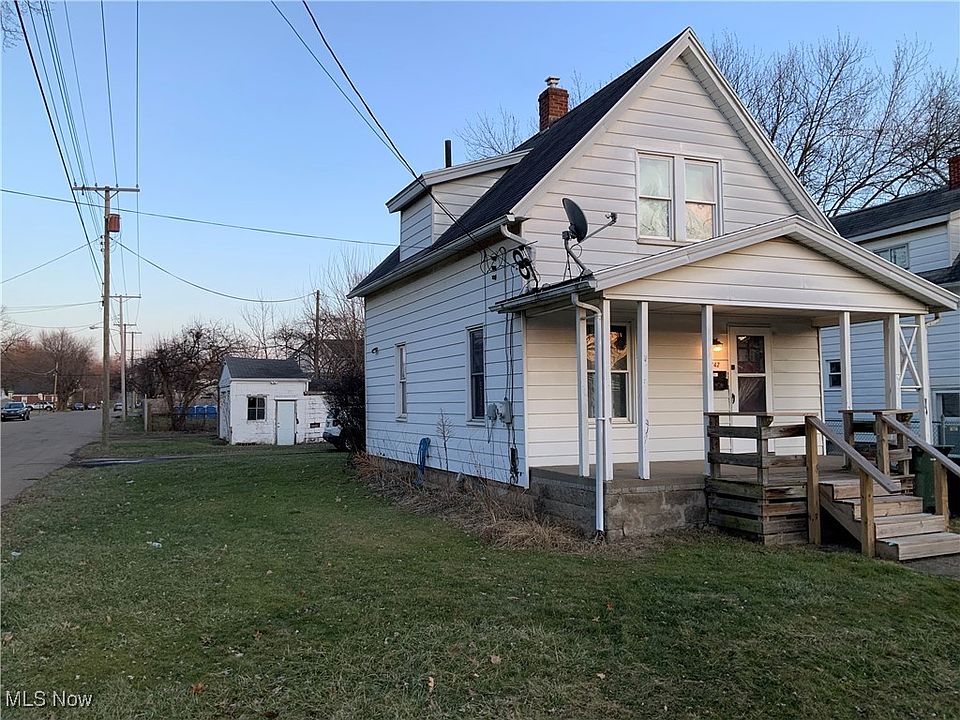 2nd image of 1742 Roosevelt Ave NE