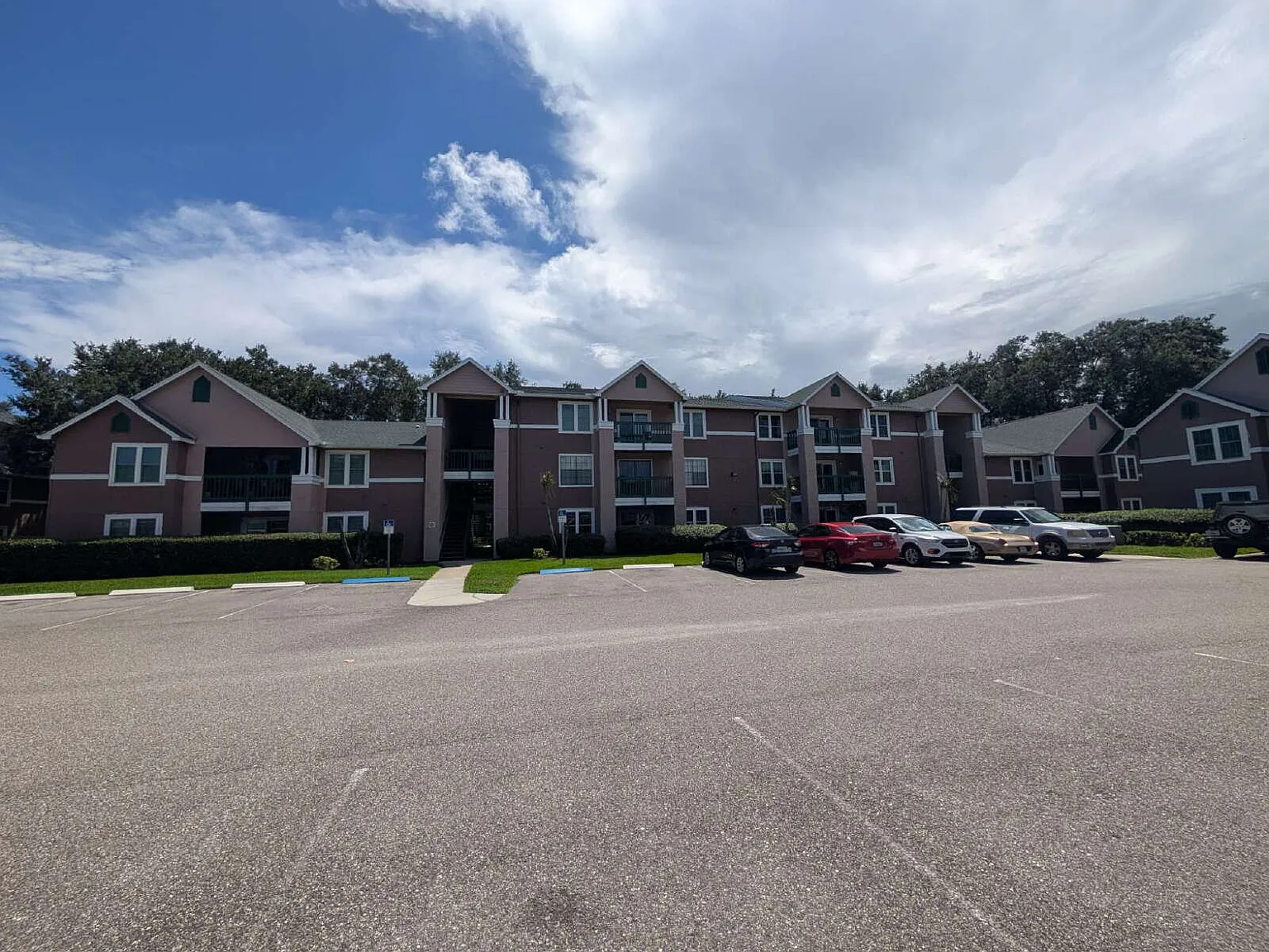 2 bed, 2.0 bath, 1078 sqft, $1,900 — Photo 2