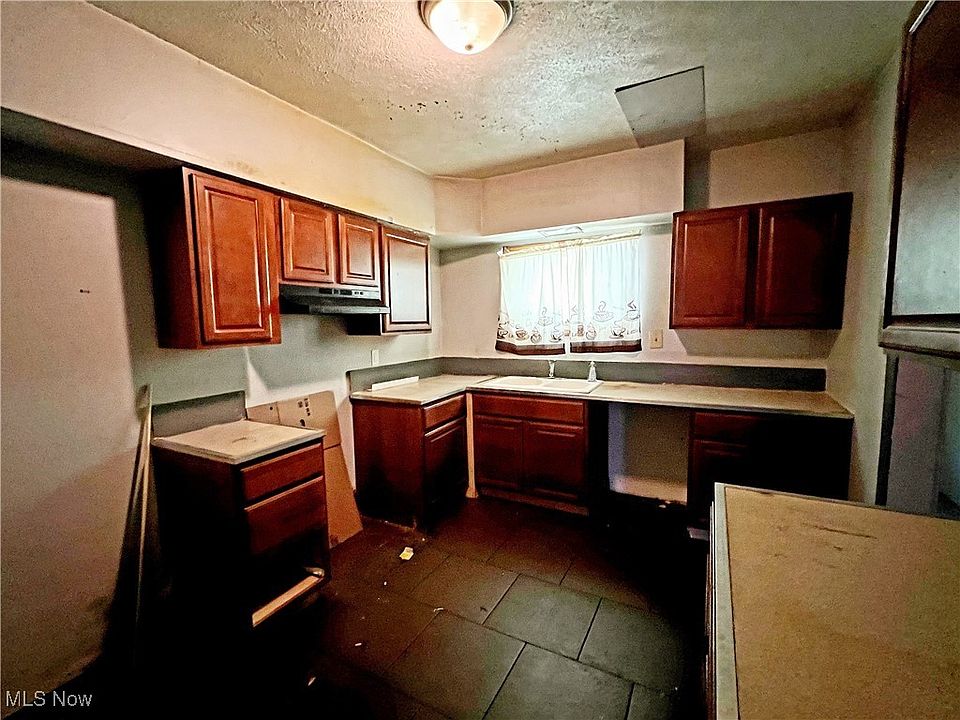 2nd image of 507 Bunker Hill Rd