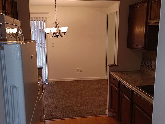 4th image of 29 Dickinson St #53