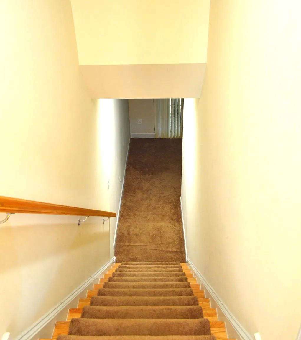 3 bed, 3.5 bath, 2034 sqft, $3,700 — Photo 4