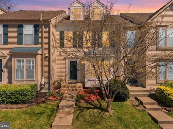 6005 Raina Dr, Centreville, VA 20120