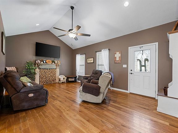 4th image of 953 Hiley Spencer Rd