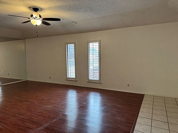 2nd image of 2827 Moss Ave