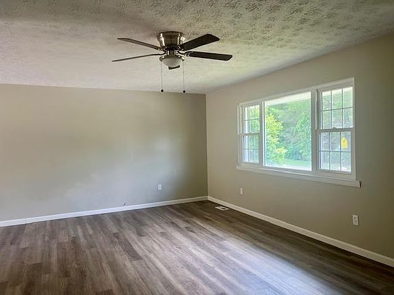 3rd image of 194 Lockner Rd