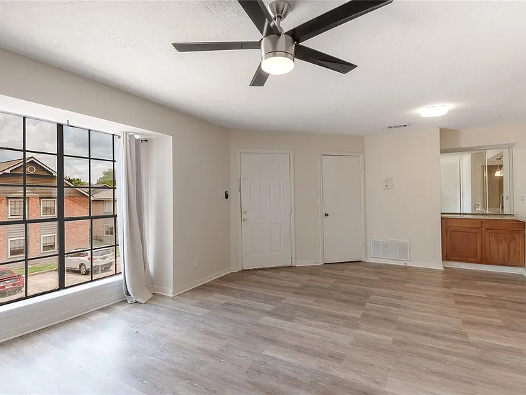 2402 Sycamore Ave #D6 — Photo 12