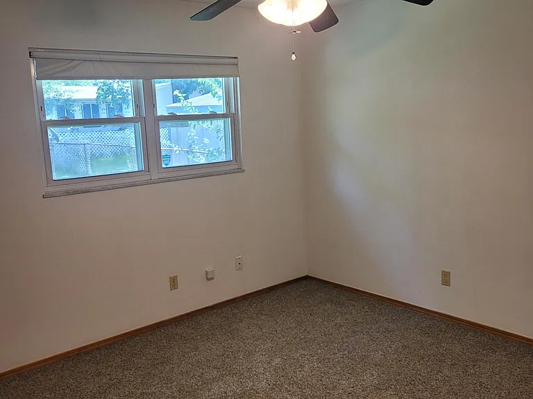 715 S Hickory Dr — Photo 10