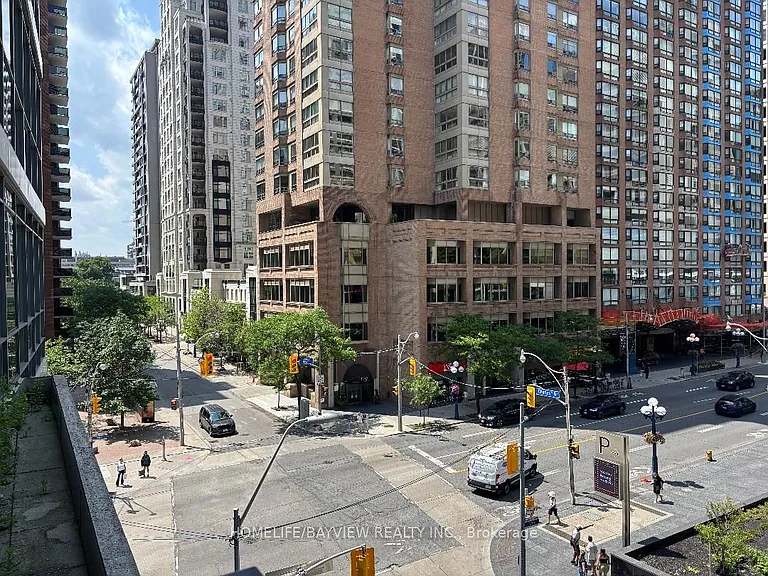1121 Bay St #405 — Photo 15
