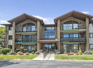 9051 S Roberts Rd APT 204, Hickory Hills, IL 60457