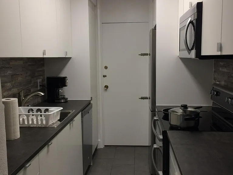 540 Kelton Ave — Photo 10