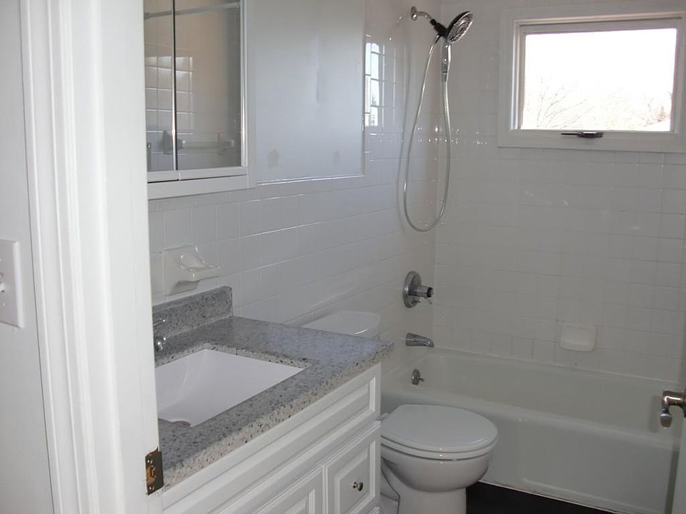 2nd image of 3 Zabriskie Dr APT D