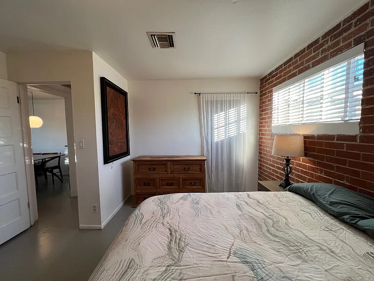 848 E Linden St — Photo 11