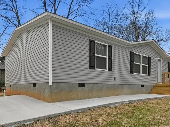 1003 Magnolia St, Rossville, GA 30741