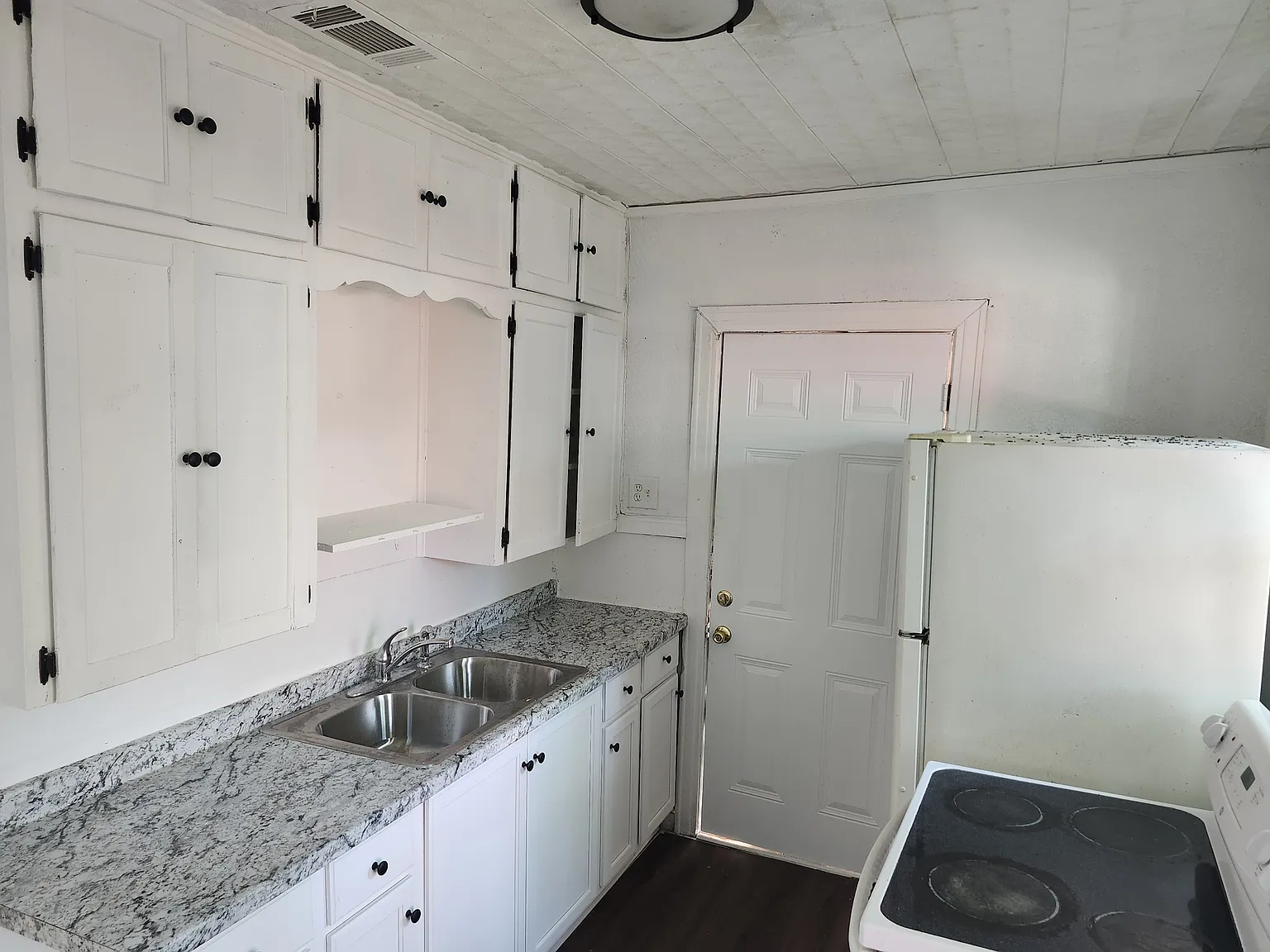2 bed, 750 sqft, $1,300 — Photo 2